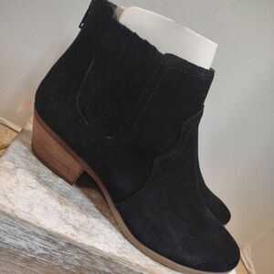 Bass Black Suede Booties Size 7.5. A10
